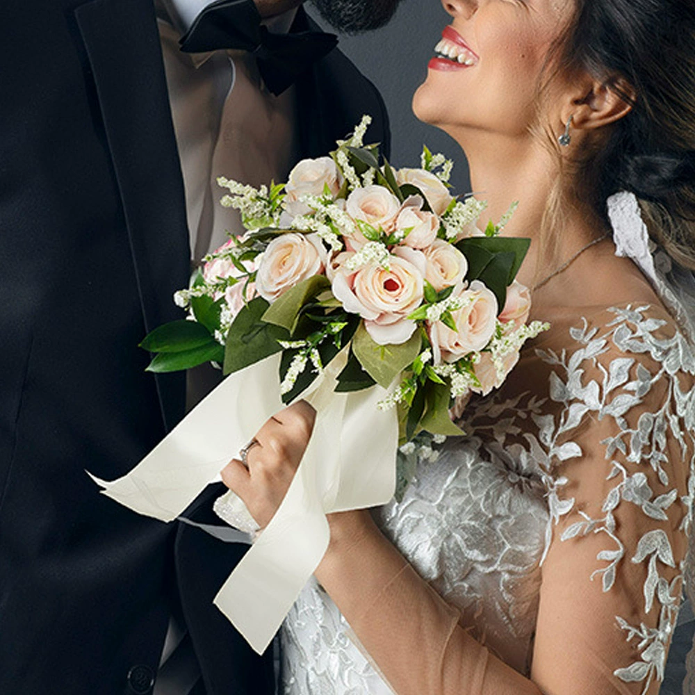 O1CN01EooOJ71xfm1mZUVhR_2688076471-0-cib.jpg_-1.webp Garden Rose Bridal Bouquet in Ivory & Champagne front view